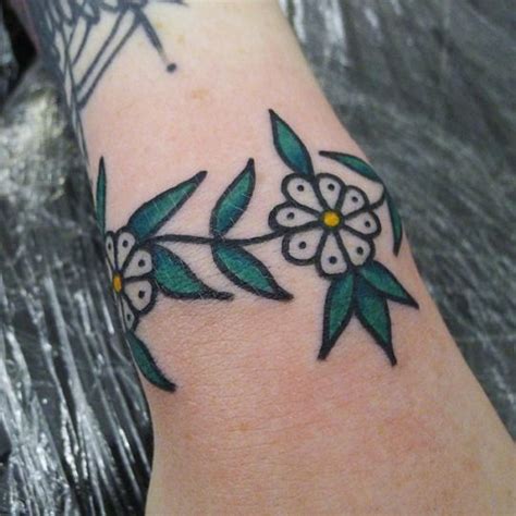 daisy chain tattoo|american traditional daisy tattoo.